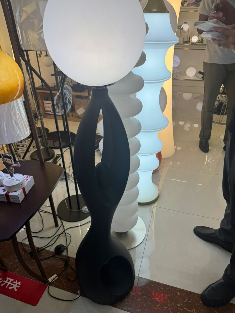 Lampadaire sur pied pour éclairage d'ambiance ou de lecture