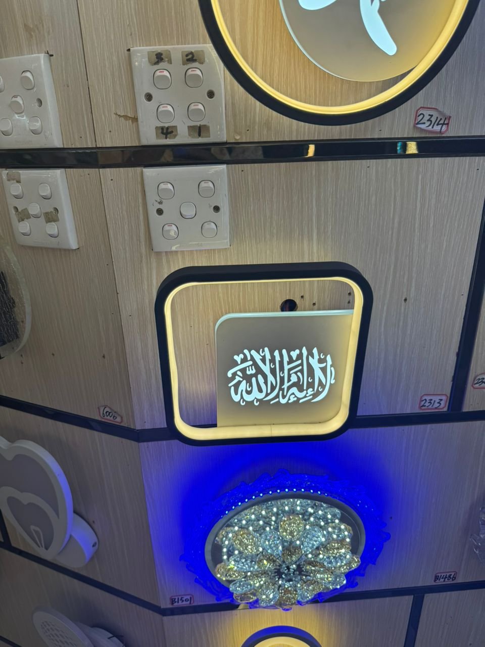 Miroir circulaire avec beau cadre décoratif